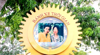Con Muốn Ngồi Bên Mẹ